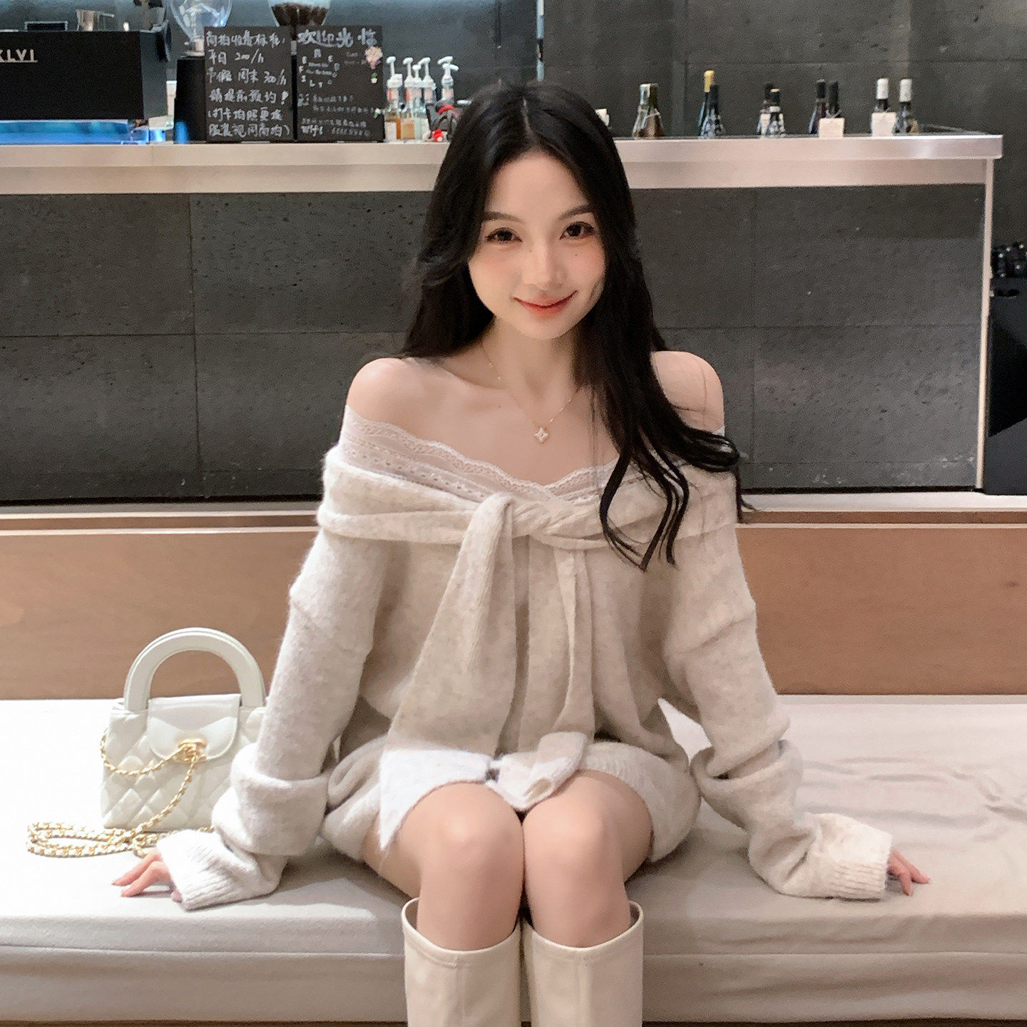 周耶耶 一字肩毛衣女慵懒纯欲风露肩上衣2025冬季新款冬季穿搭