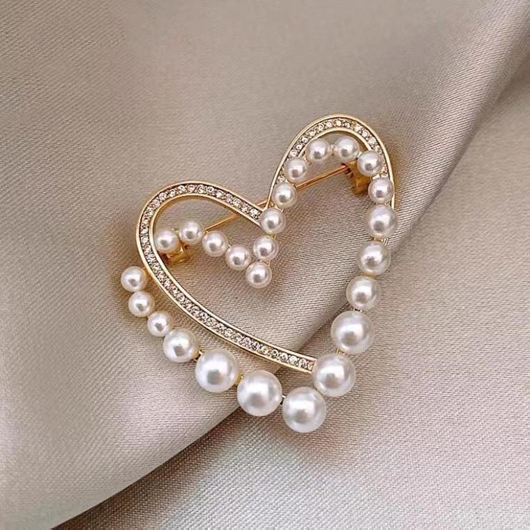 珍珠镂空爱心胸针高档西服胸花防