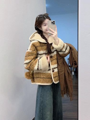 秋冬搭配一整套韩系覆古穿搭条纹松弛羊羔卷毛呢外套牛仔裤两件套