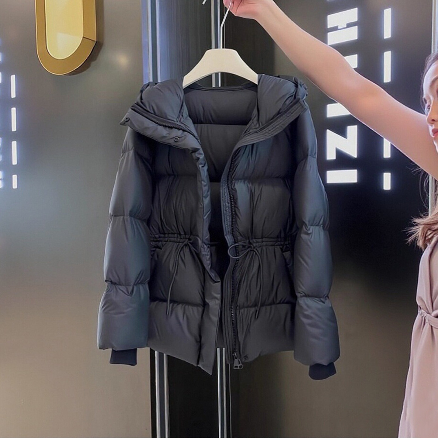 黑色连帽抽绳收腰棉服女冬季2025新款加厚独特超好看加厚保暖外套