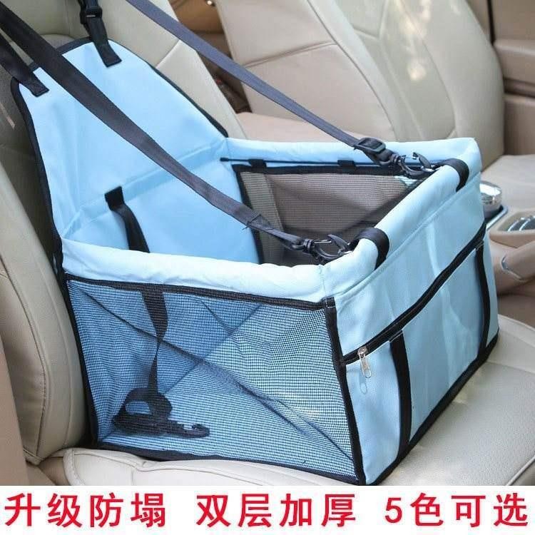 the seat belt of the car cushion in the rear seat of the