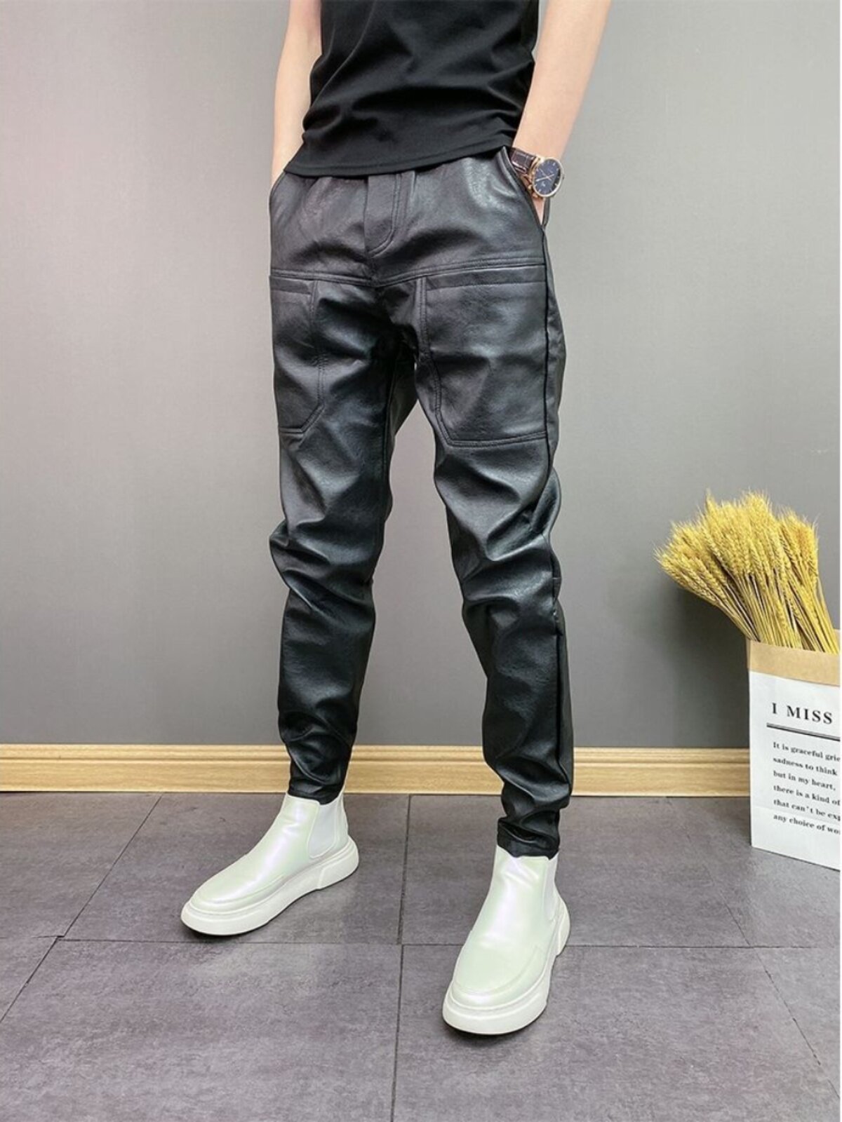 가을 겨울 남성 트렌디 한 벨벳 두꺼운 PU 가죽 바지 방풍 및 방수 6 포켓 솔리드 컬러 잘 생긴 캐주얼 바지