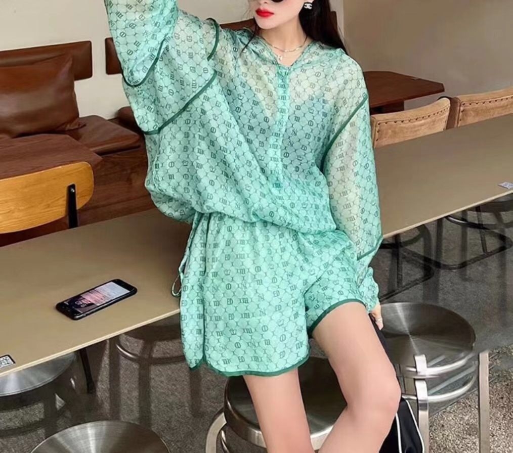 杭州意法女装特价清仓连帽防晒上衣+短裤两件套