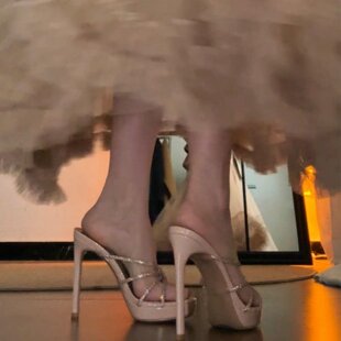 绝美水钻交叉带一字凉拖鞋女2026新款气质防水台性感超高跟宴会鞋