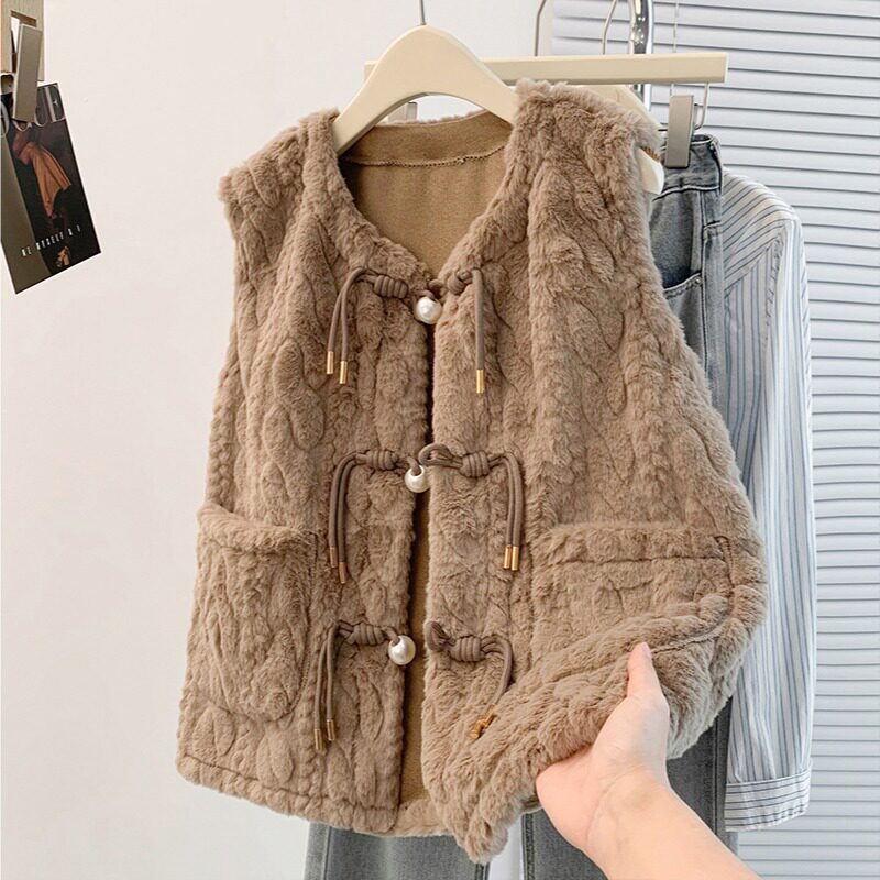 羊羔绒牛角扣马甲外套女士秋冬叠穿坎肩今年流行皮毛一体背心外套