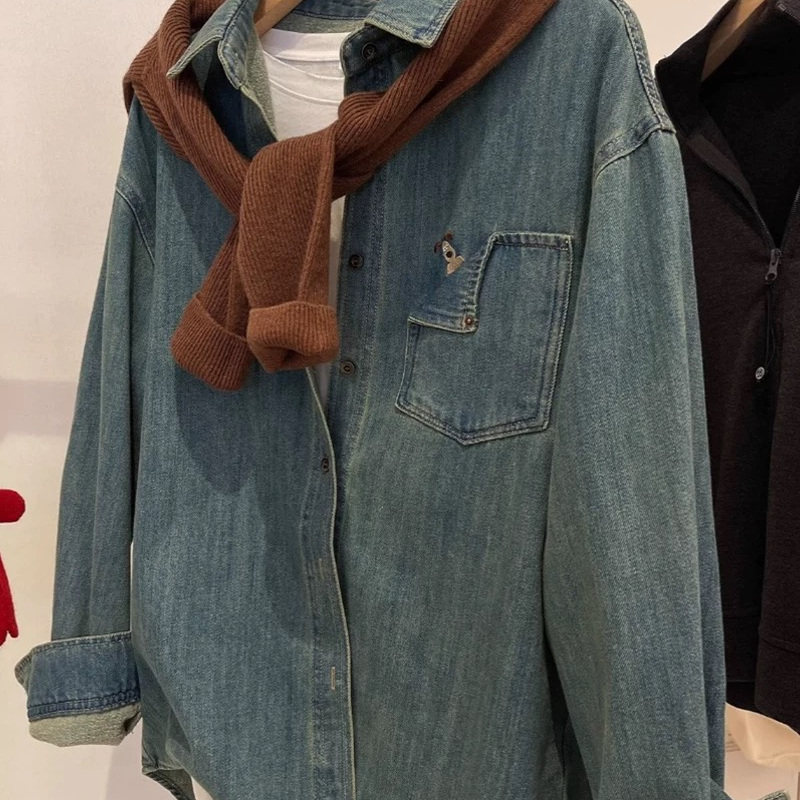 复古翻领蓝色牛仔衬衫女2025秋冬季新款刺绣宽松百搭叠穿上衣外套