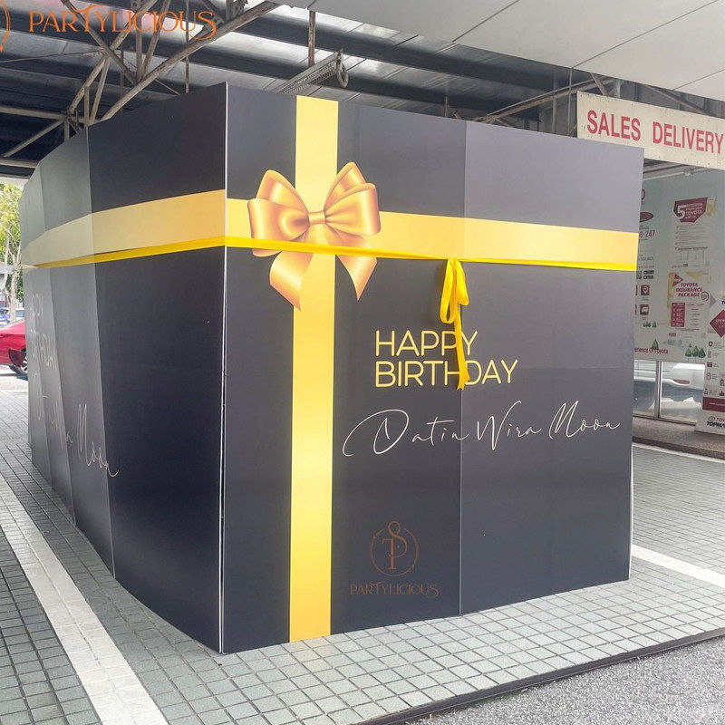 4S店豪华汽车交付惊喜盲
