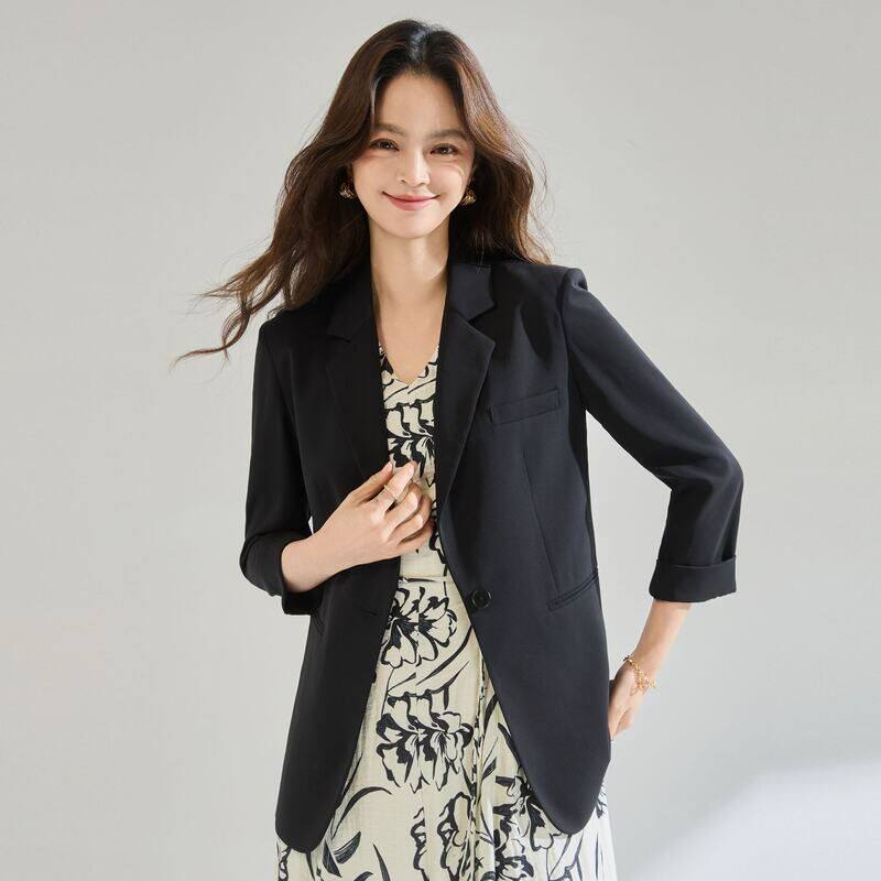 26春夏新款通勤一粒扣七分袖休闲修身收腰黑色小西服外套女