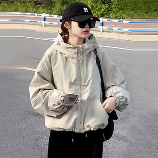 开春爆款冲锋衣女夹棉连帽上衣2026春秋季新款韩版小个子短款外套