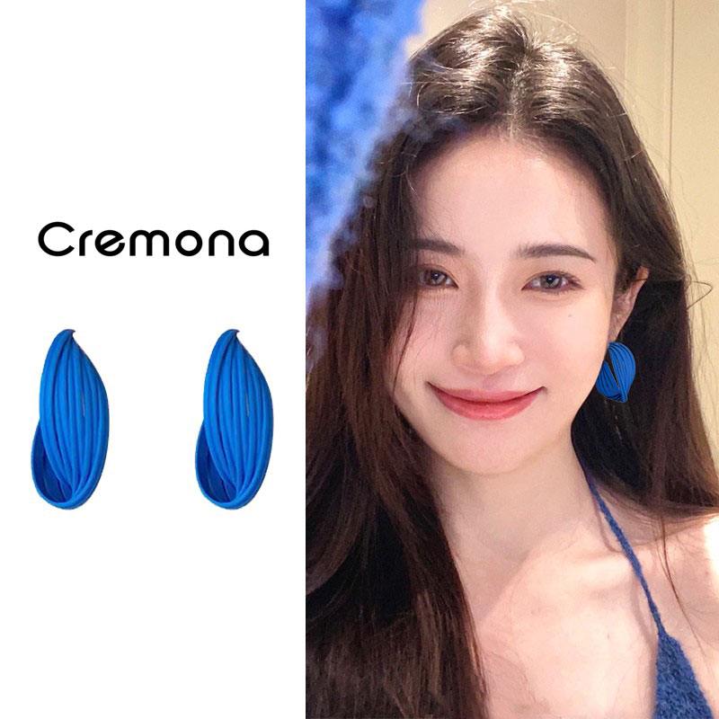蓝色耳环夸张大气设计感
