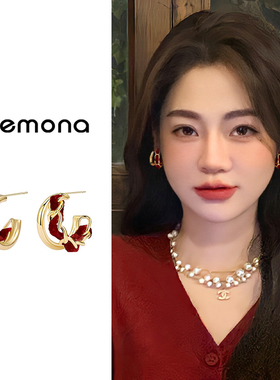 红色毛绒C型耳环女高级感复古耳钉小众耳圈独特绝美秋冬过年耳饰