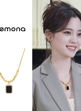 黑色方牌吊坠项链女士轻奢高级感复古锁骨链新款时尚简约颈链配饰