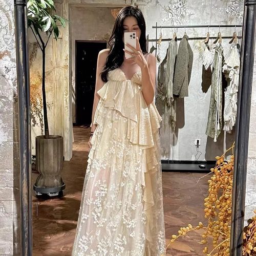 法式甜美度假风蕾丝吊带连衣裙