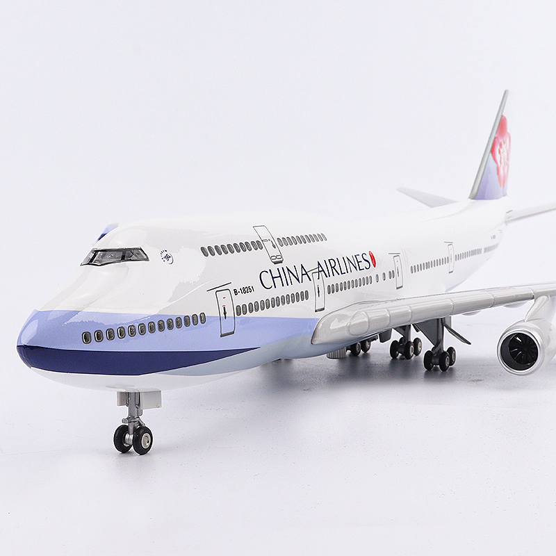 747-400飞机带轮仿真航模摆件