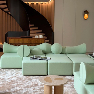 2025工厂奶油风创意设计师弧形三人别墅区网红酒店多人沙发
