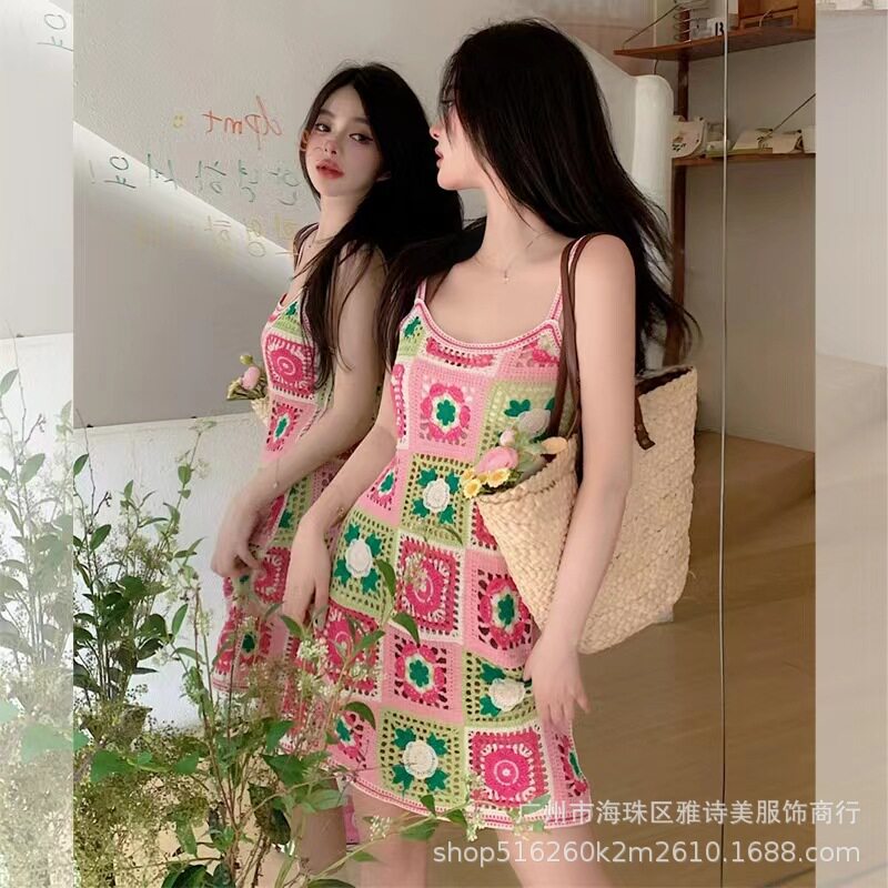 复古拼色格子镂空吊带连衣裙女小众设计感泫雅风性感辣妹收腰短裙
