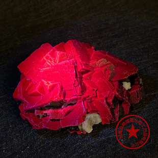 天然矿标红玫瑰花萤石矿物荧光原石收藏标本家居奇石摆件