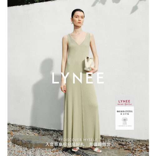 LYNEE大V领针织A字显瘦连衣裙
