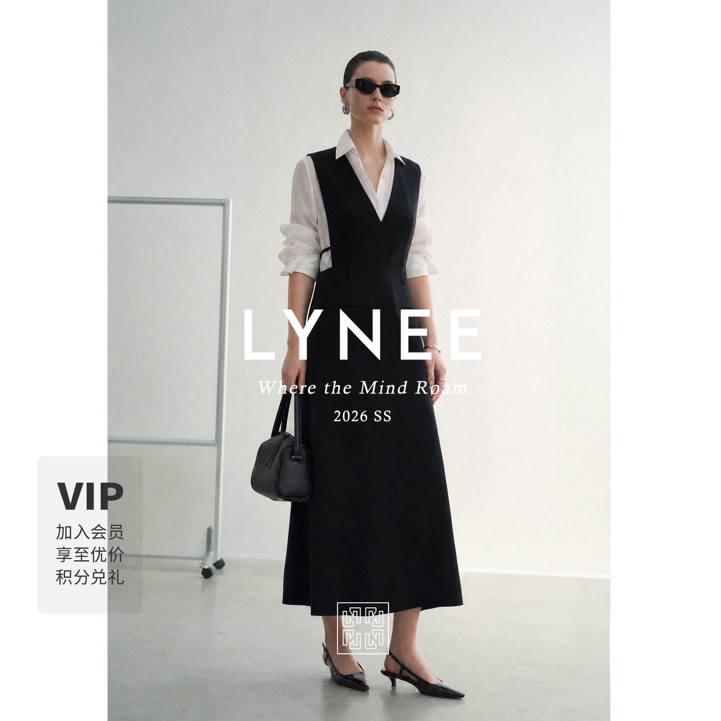 LYNEE黑标简序深V显瘦小黑裙图片