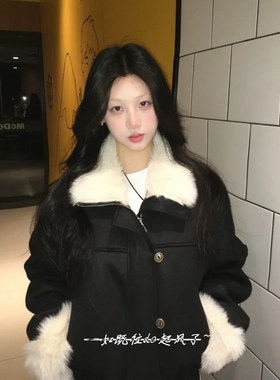 黑色翻领皮毛一体加厚短棉服女