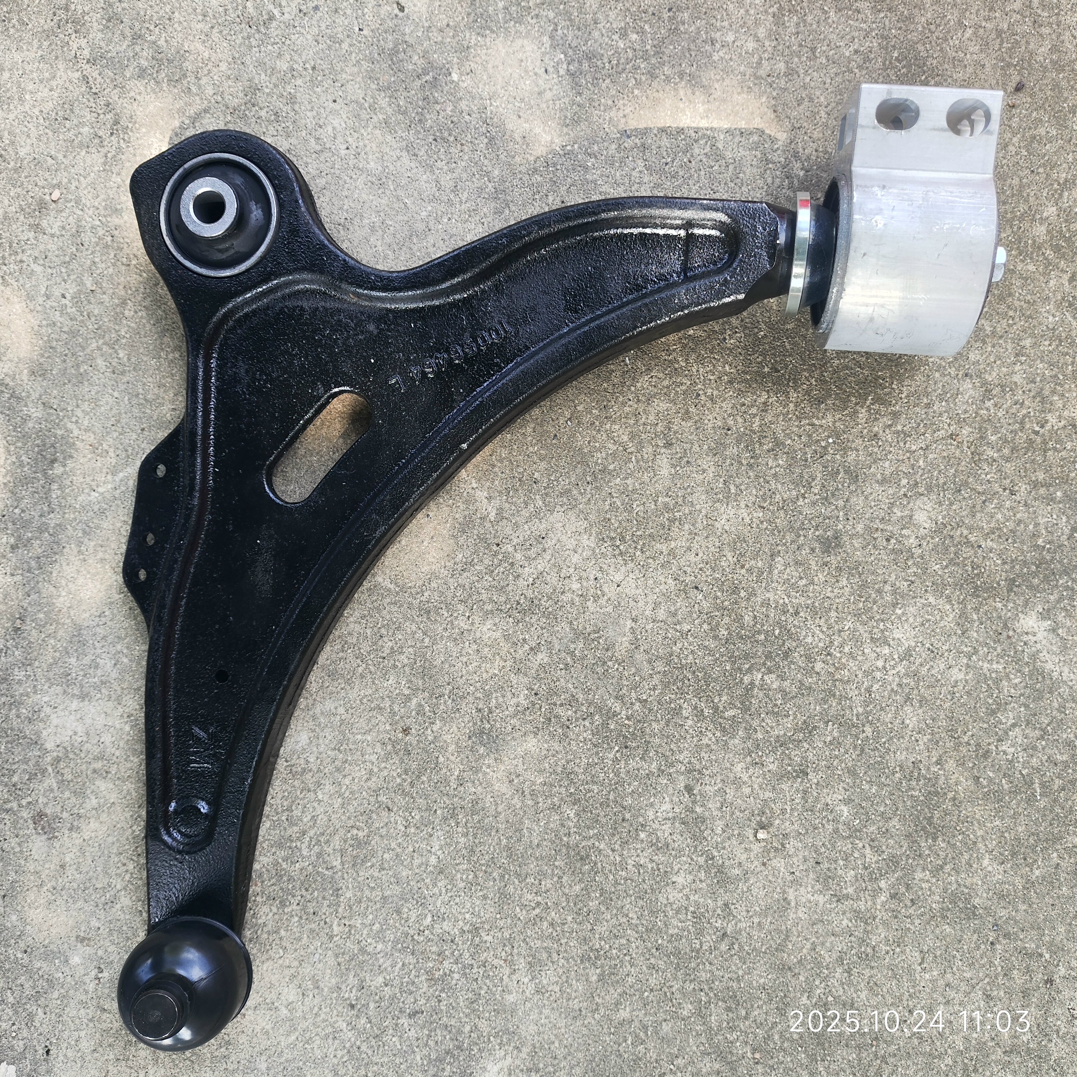混动荣威950 E950 下摆臂衬套 支架 下悬挂 托架 三角臂 适配