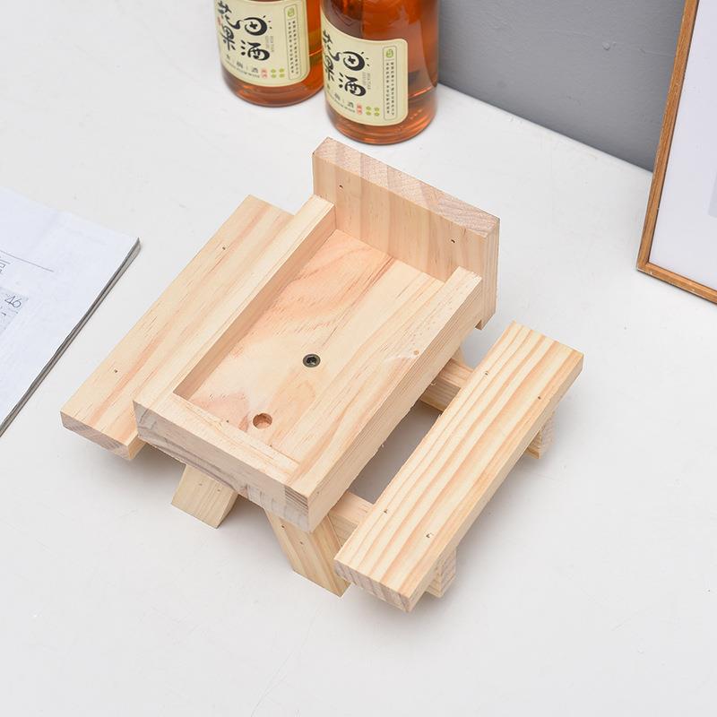 厂011 松鼠家供木质松鼠喂食器 盒跨境直松鼠站投食动物餐桌户野