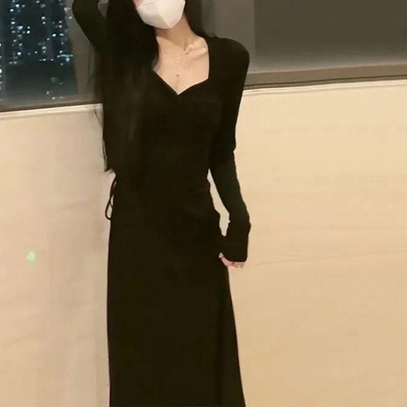 简遇luck品质女装法式V领黑色长袖连衣裙女春秋季新款级感收腰显