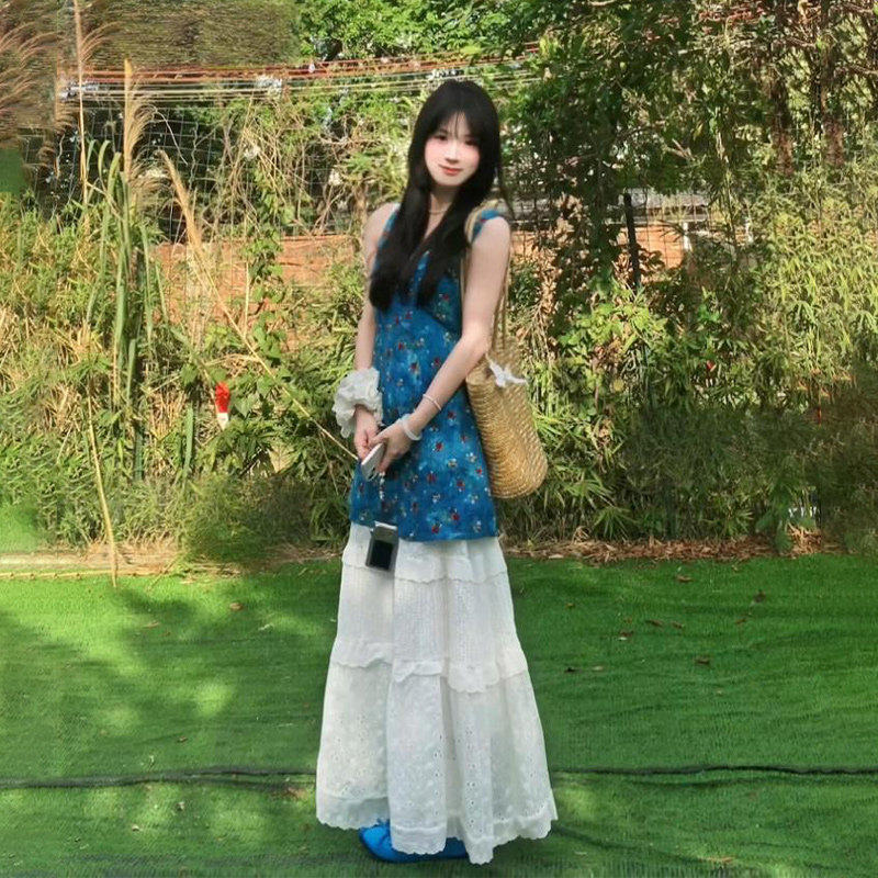 蓝色吊带碎花洋装短款女V