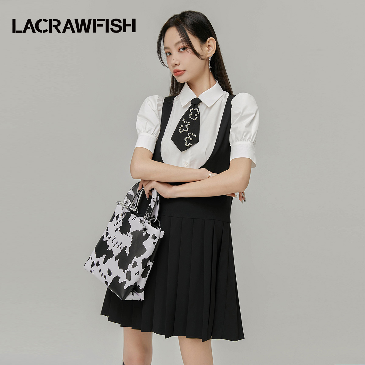 LACRAWFISH学院风珍珠花朵领带全棉短袖衬衫背带小黑裙连衣裙套装 女装/女士精品 连衣裙 原图主图