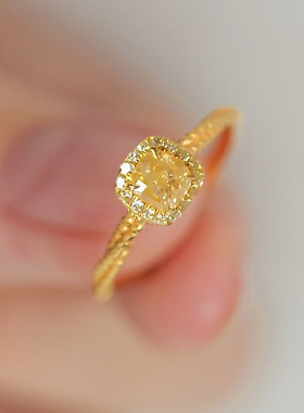 胖东来同款小方糖黄方钻戒指女金色食指环轻奢情人节送女朋友礼物