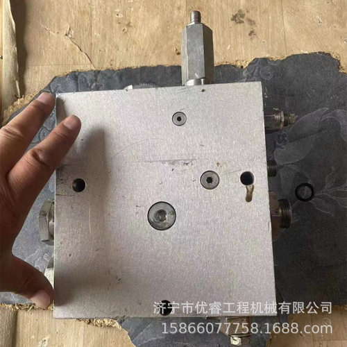 山工656D装载机液压滑块总成