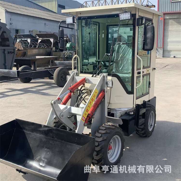 带驾驶室电动小铲车 四驱农用装载机 养殖场粪便清理铲车