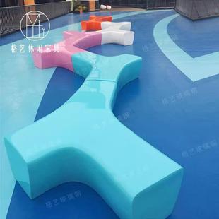 玻璃钢坐凳创意树杈美陈字母组合拼接座椅商场户外公园休息区座椅