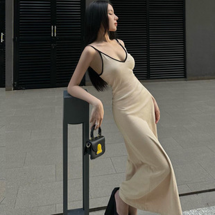 过渡性感气质温柔风轻熟女性吊带简约连衣裙外出穿搭显身材休闲裙