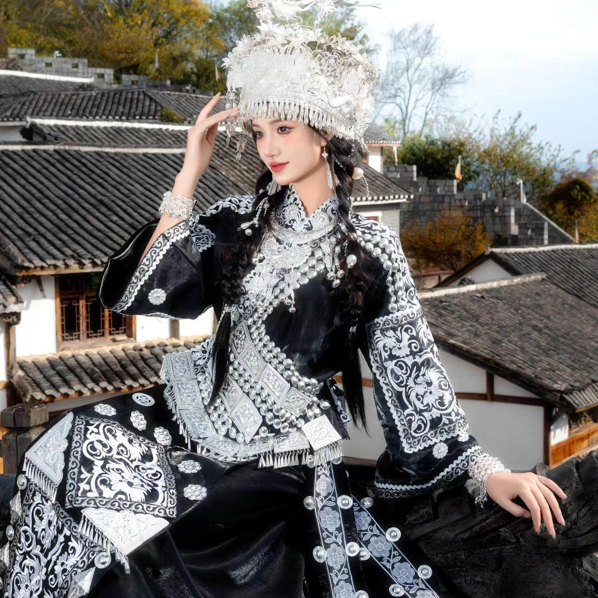 经典苗族民族演出服装锦棉