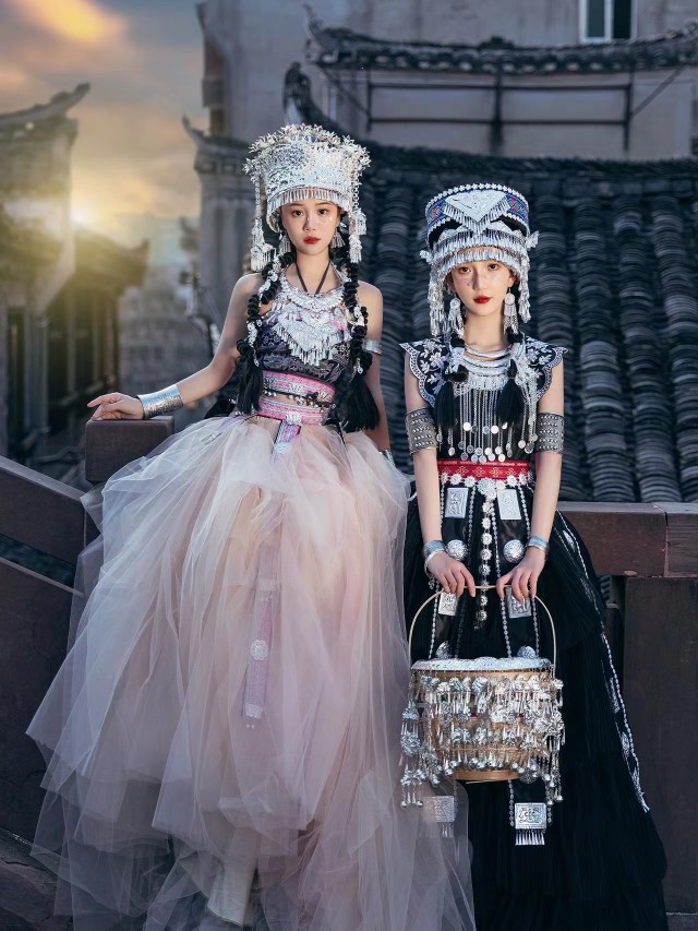 新款民族风女装苗族改良礼服婚纱土家族头饰项圈舞蹈演出精品服饰