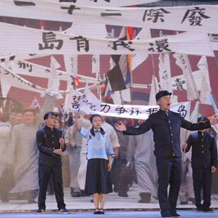 五四运动旗帜白布条幅54舞台表演出手拿民国时期手举竖旗道具横幅