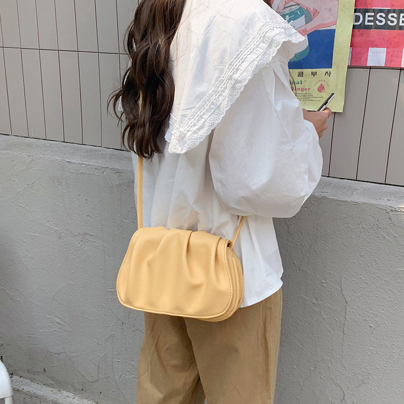 马鞍包女云朵包白色包包手拿斜挎韩版chic简约仙女褶皱2026新款潮
