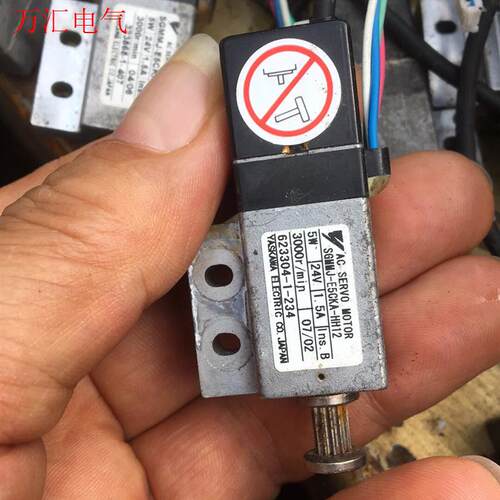 进口安川小电机SGMMJ-E5CKA-HH12,、实物拍照、(议价)