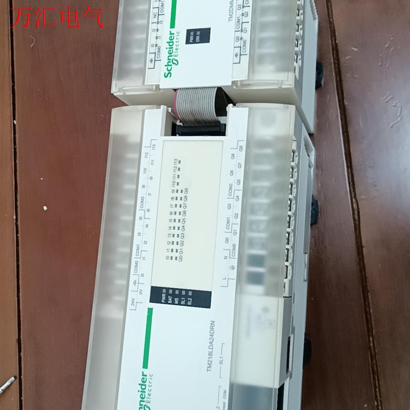 施耐德TM218LDA24DRN一台,带TM2DMM16DR(议价)