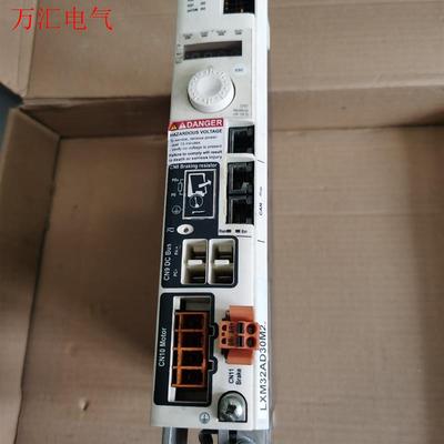 施耐德LXM32AD30M2驱动器 成色漂亮 测试包好(议价)