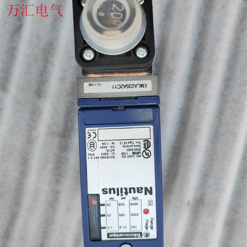 施耐德  XMLA035A2C11   未用无包装(议价)