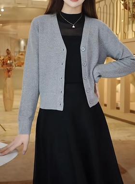 MONLOUVE红色V领长袖单排扣毛衣女2025秋季休闲百搭减龄短款格纹