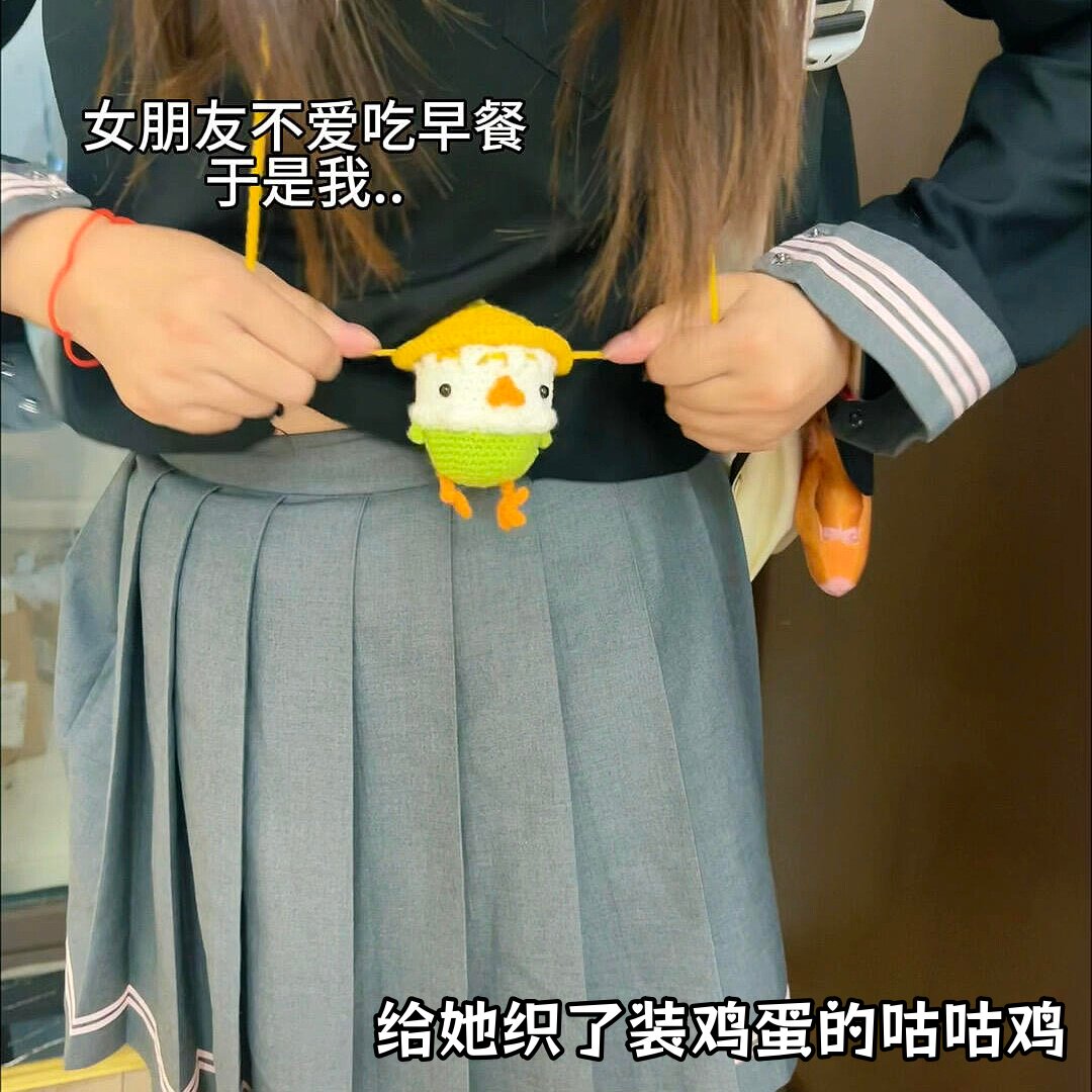 手工钩织鸡蛋兜咕咕鸡挂件材料包图片