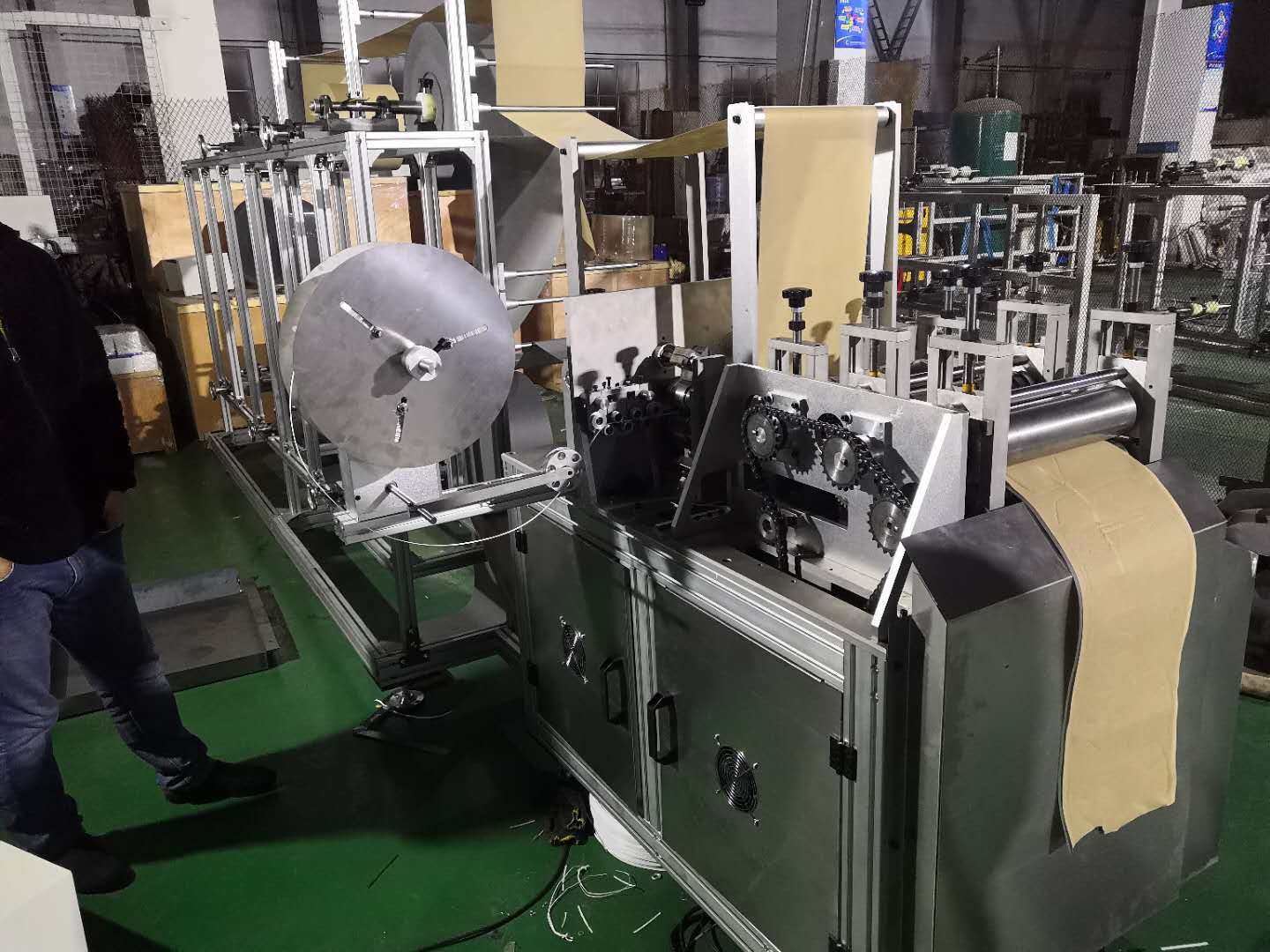 kn95口罩机口罩焊接机点耳机口罩点焊机半自动kn95口罩机定制