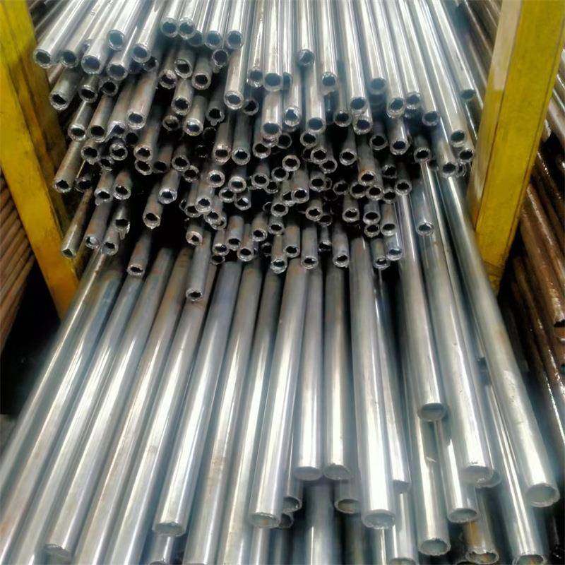 厂家直供20#精密无缝钢管45#冷拉光亮管合金结构无缝管圆管切割