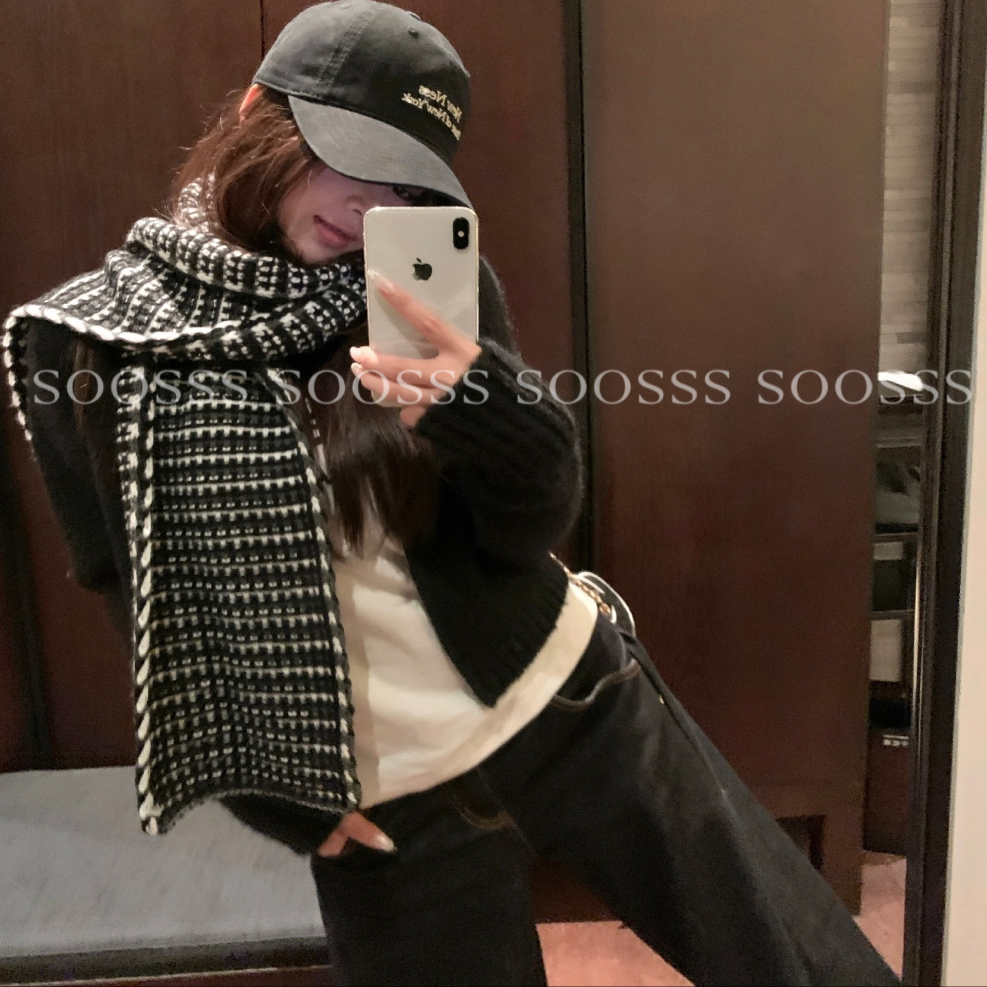 蘑糯糯小香风条纹针织黑白围巾