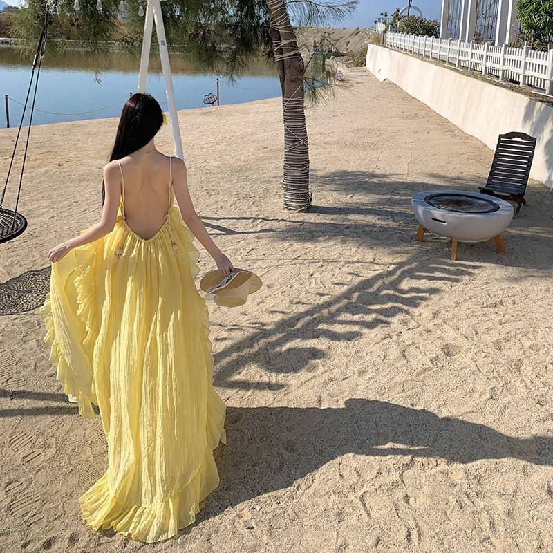 多巴胺黄色绝美叶边吊带颈露背长裙女荷夏海感边度假氛挂围9901洋