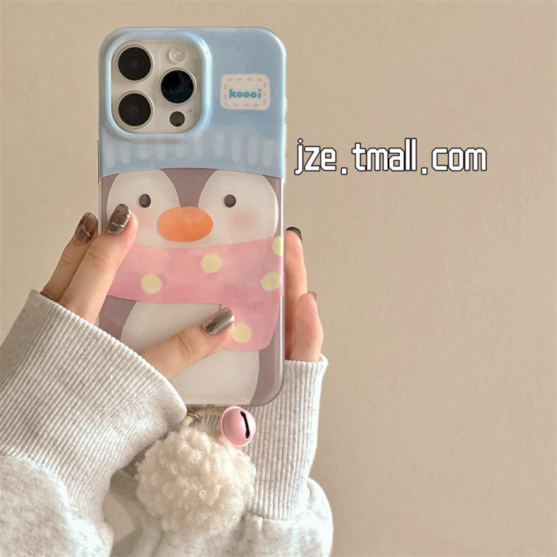 可爱卡通企鹅适用苹果15手机壳秋冬iPhone16ProMax新款15pro毛球挂件13女小众12硅胶14pro创意全包防摔保护套