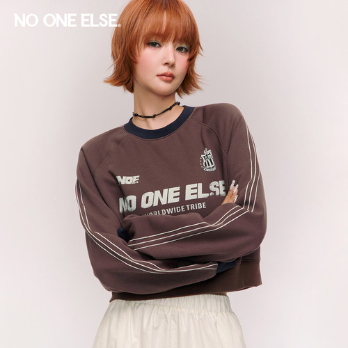 NO ONE ELSE新年红拼接卫衣女2026春秋新款字母印花插肩袖短上衣